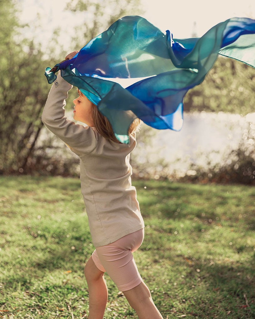 OceanPlaysilkKite-3_1080x1350_cf653b18-7c66-40b2-a800-86a75015e7ac_1200x.jpg