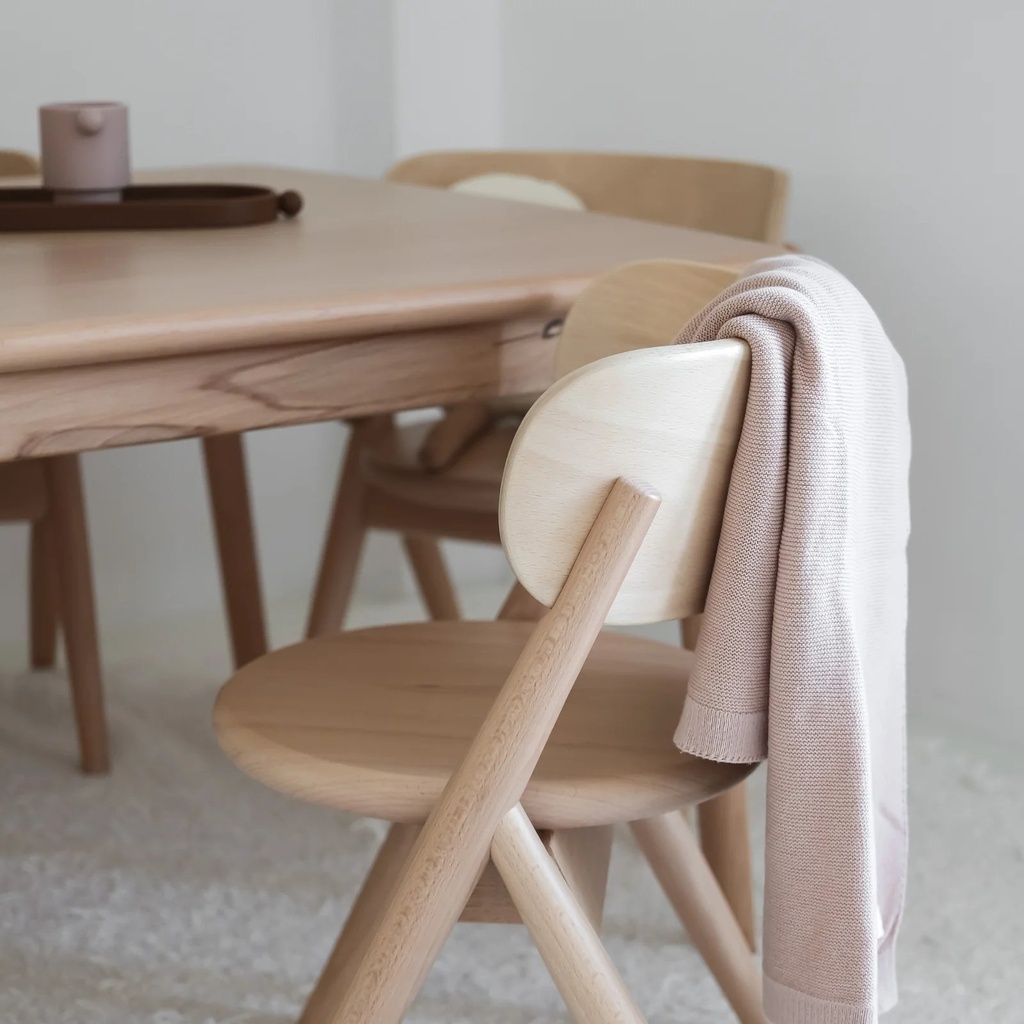 CurvebutSquaretable_chairslifestyle_1600x.png.webp