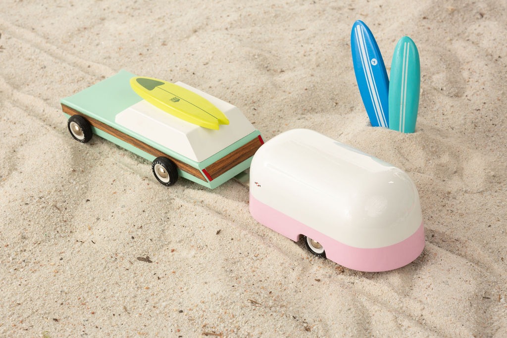 [review] Redux_PinkCamper_Beach_2.jpg