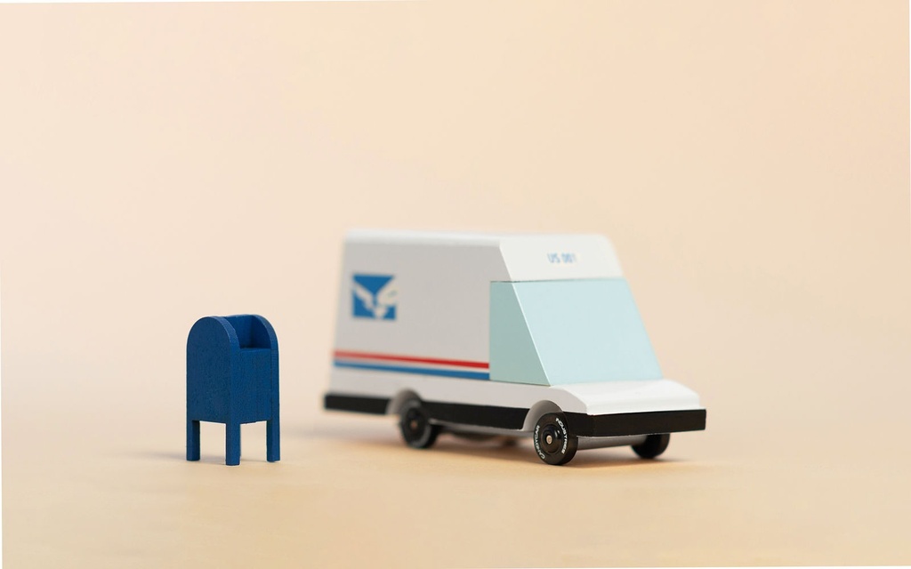 [review] NEWMailVan_Lifestyle1.jpg
