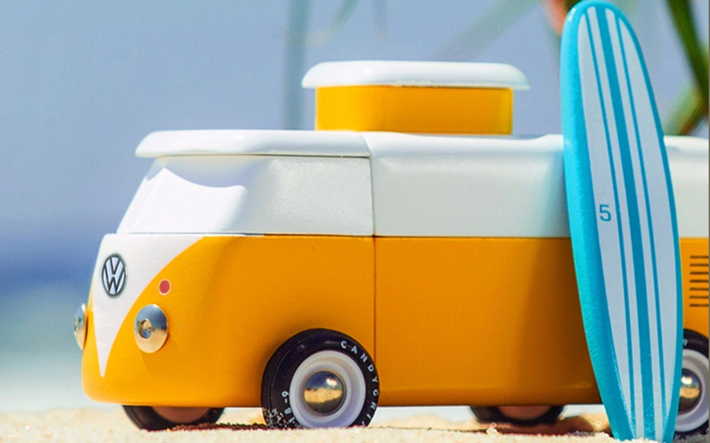 BeachBus_Sunset_Lifestyle1600x1000.webp