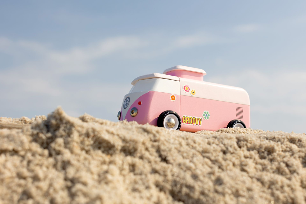 1_VW_BeachBusPinklifestyle.webp
