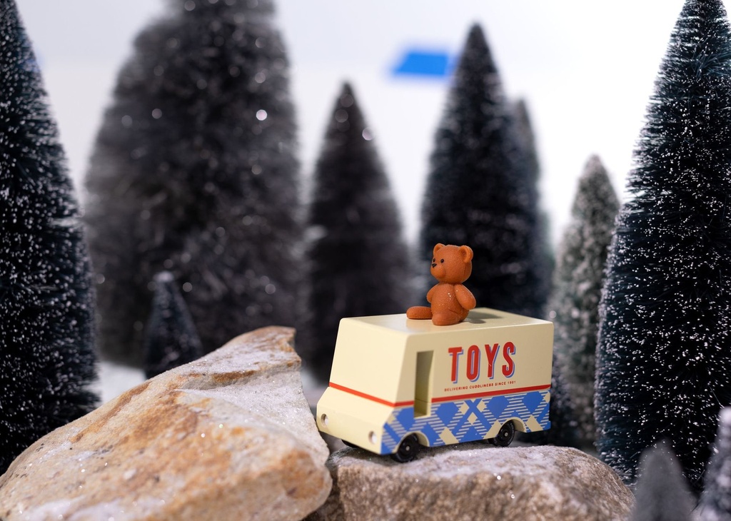 CND869TeddyBearVan_Lifestyle-2.webp
