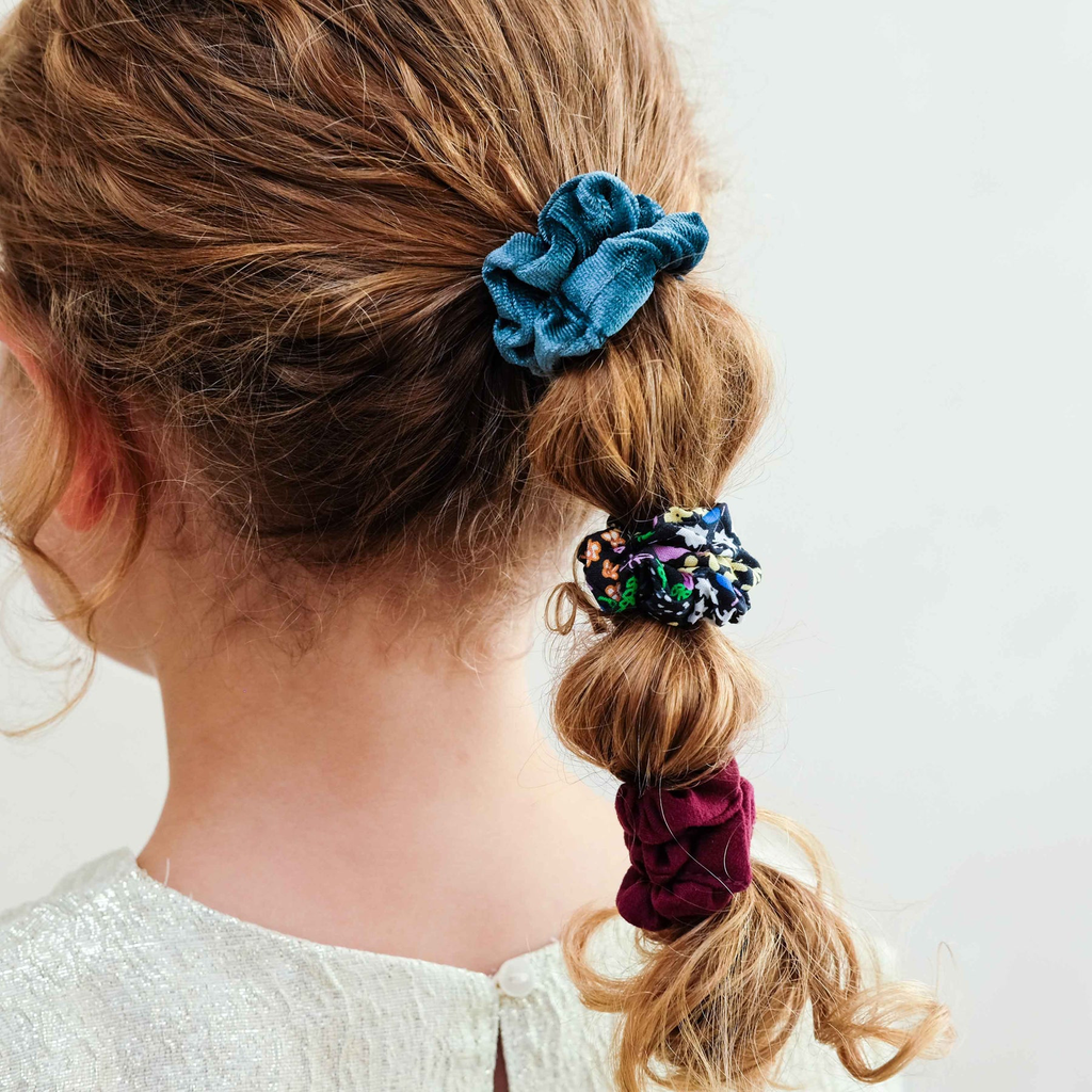 192060-42_ASSORTED_SKINNY_SCRUNCHIES_1_1800x1800.webp
