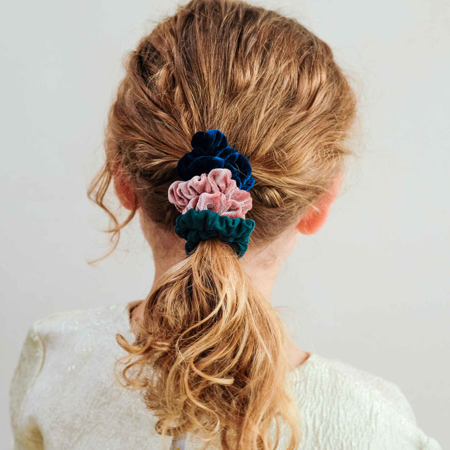 192060-42_ASSORTED_SKINNY_SCRUNCHIES_2_900x.webp