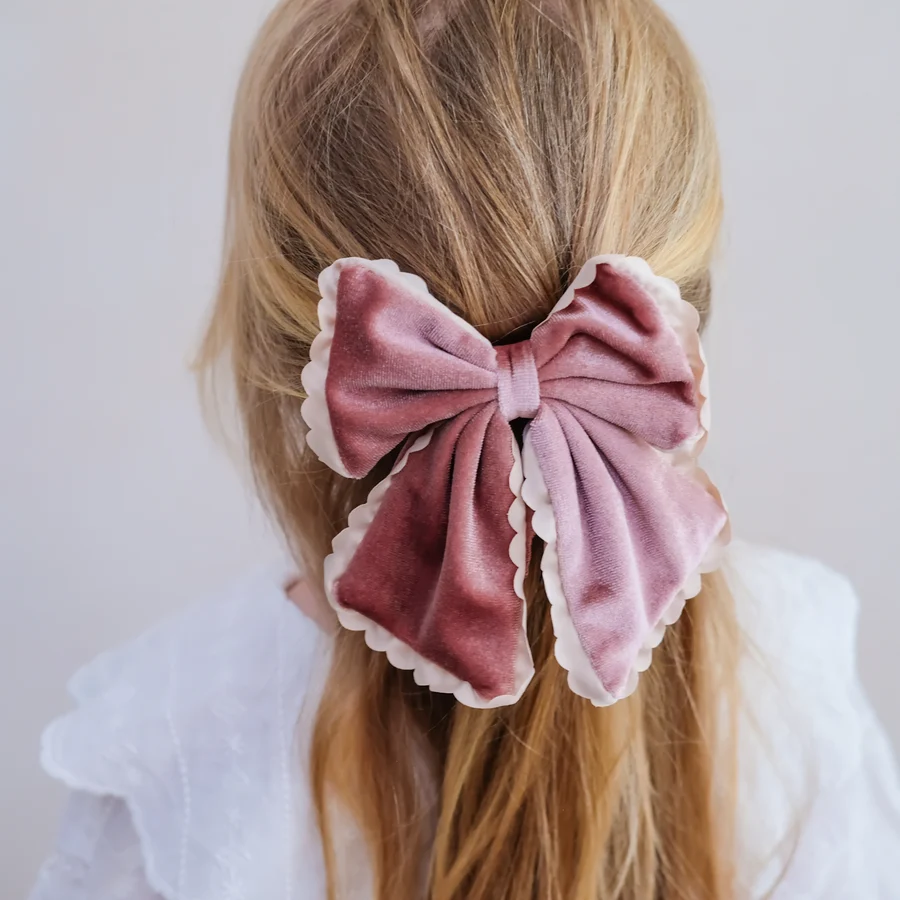 192091-04_SCALLOPED_EDGE_VELVET_BOW_2_900x.jpg.webp