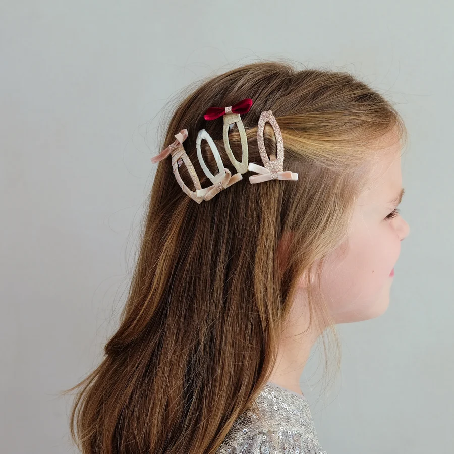 192132-04_SKINNY_VELVET_BOW_HAIR_CLIPS_2_900x.jpg.webp