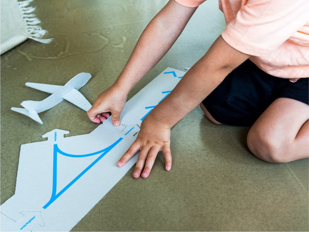 waytoplay-runway-5-indoorcardboardtoyroadairplanes_1728x.jpg