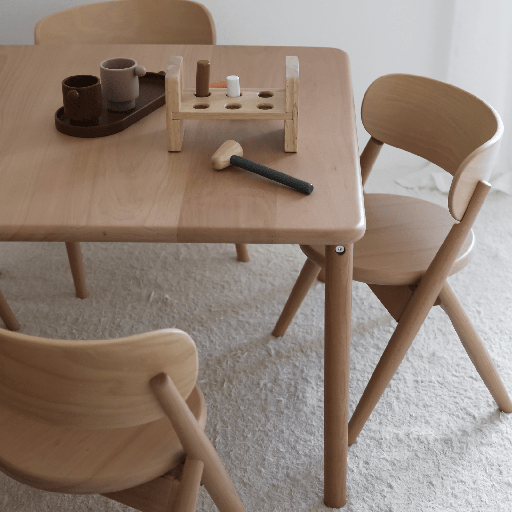 طاولة مربعة