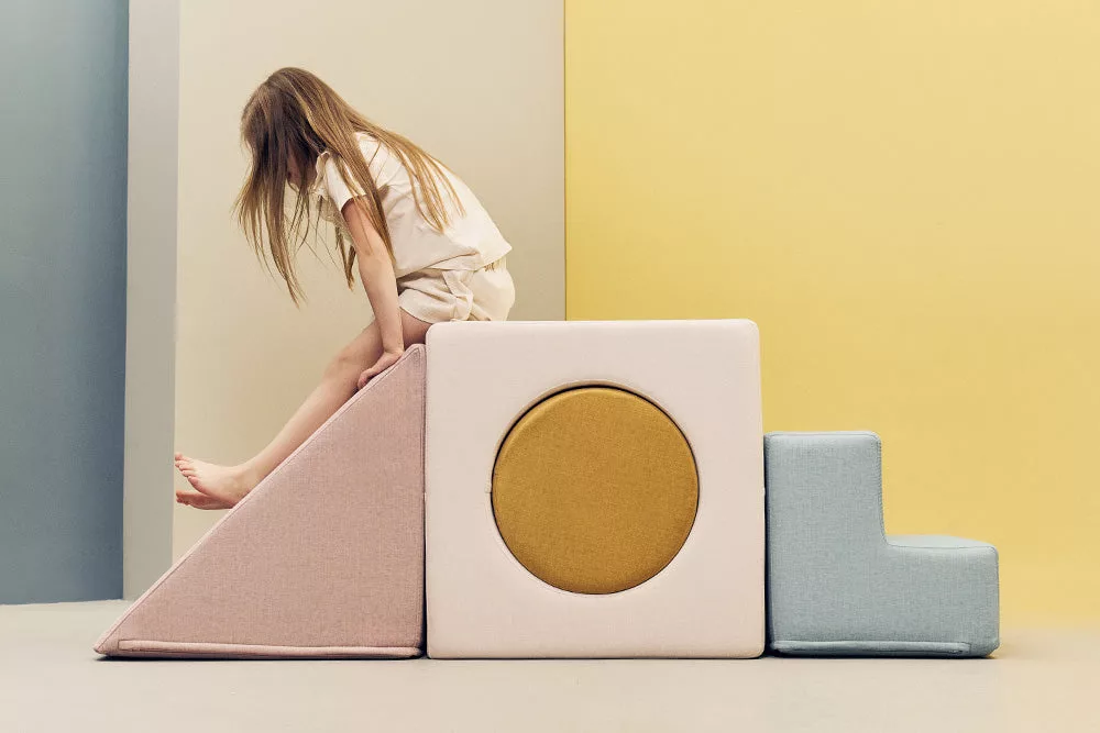 PLAY SET