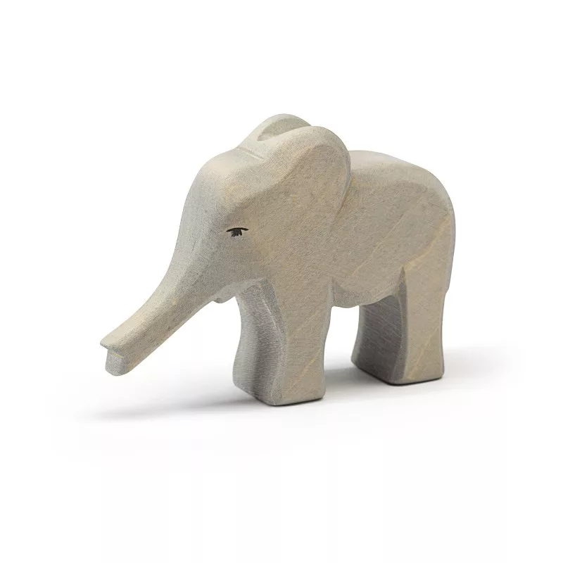 [20424] Elephant small trunk out