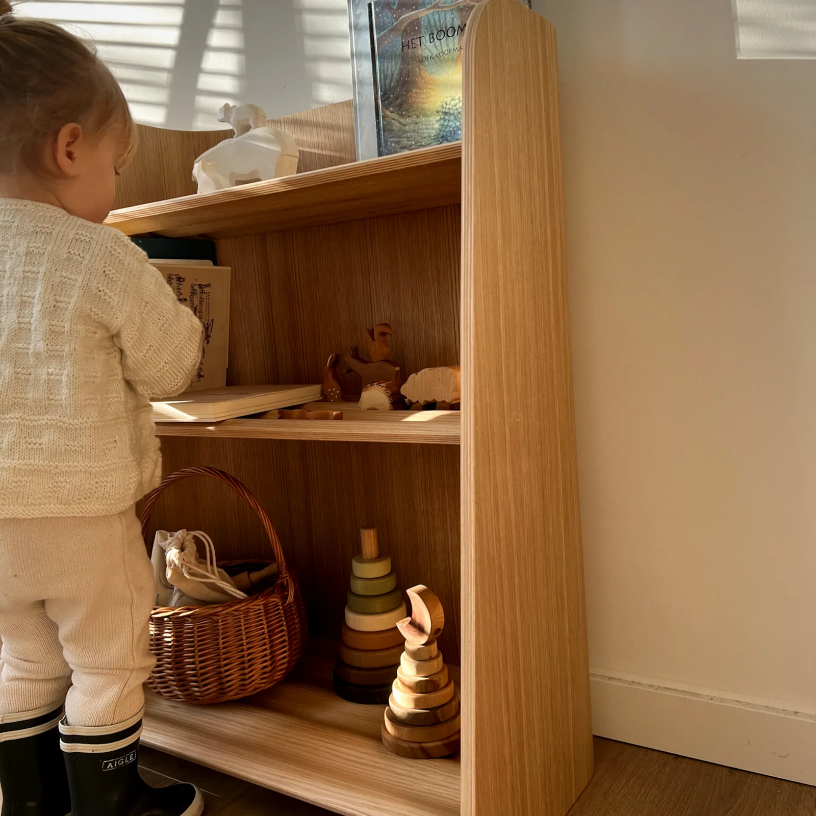 [1655729613590] Large Curvy Bookcase