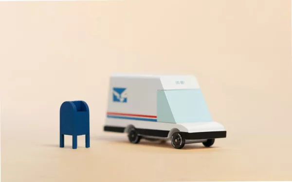 Futuristic Mail Van - Image 5